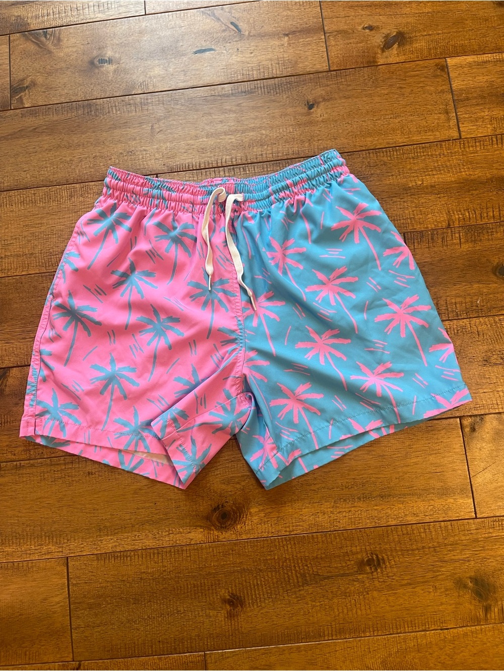 Chubbies The Prince of Prints Pink Blue Palm Trees Swim Shorts Men M 5.5 Inseam